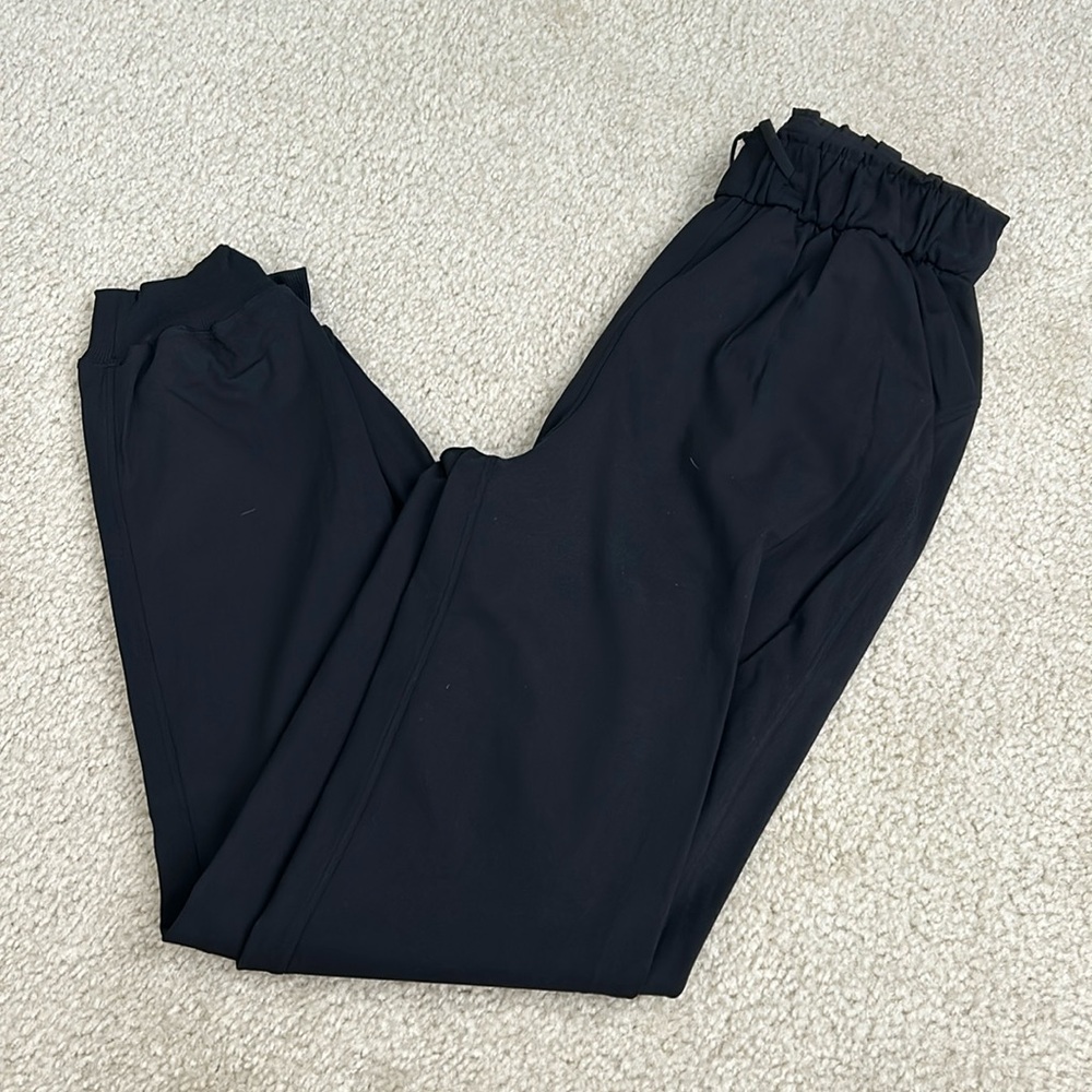 Lululemon joggers, size 2. Worn once.